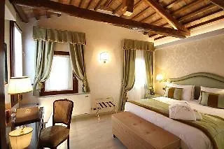 Locanda Remedio Venezia 3*,